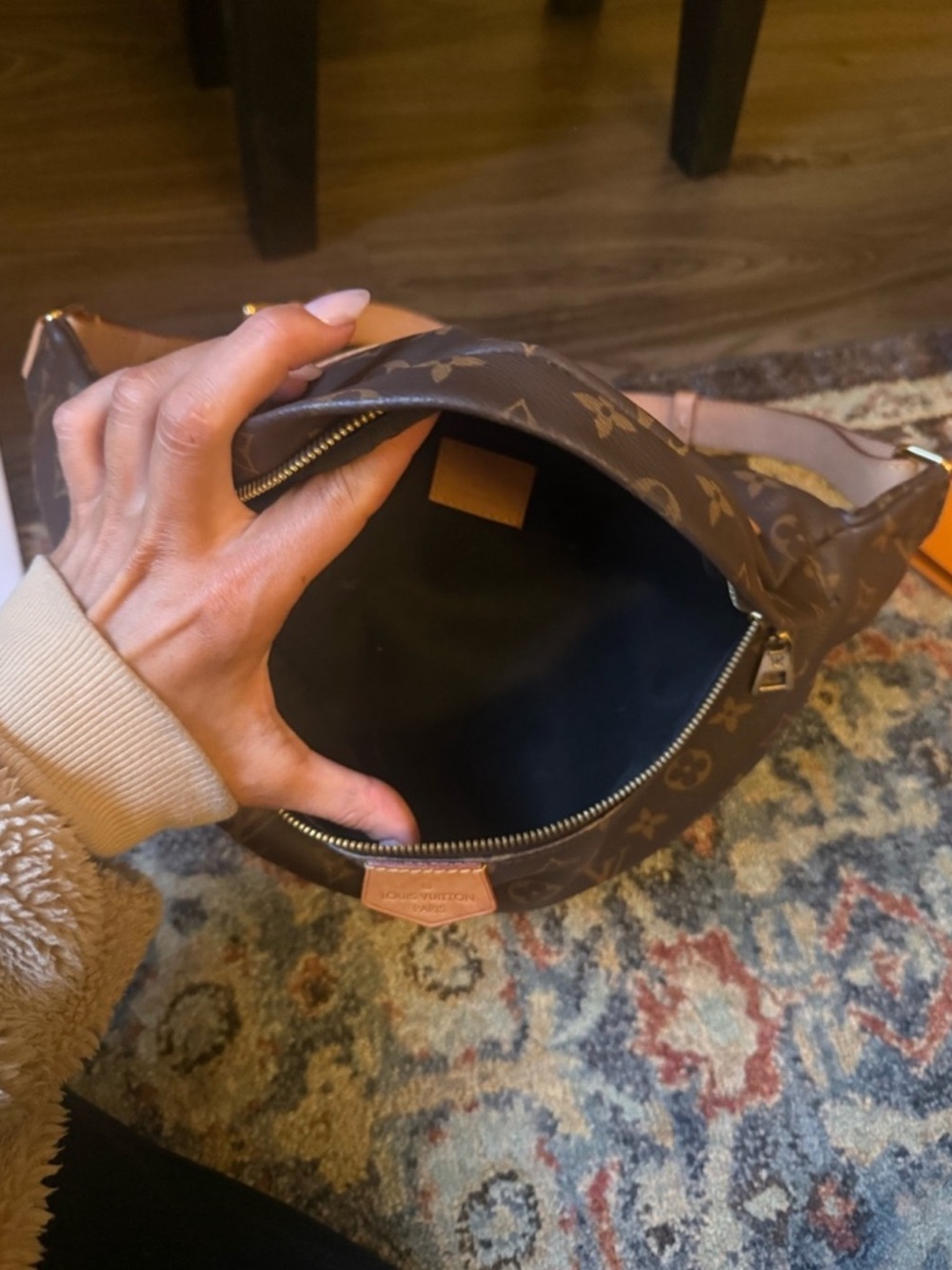 Louis Vuitton Bumbag - Picture 9 of 13